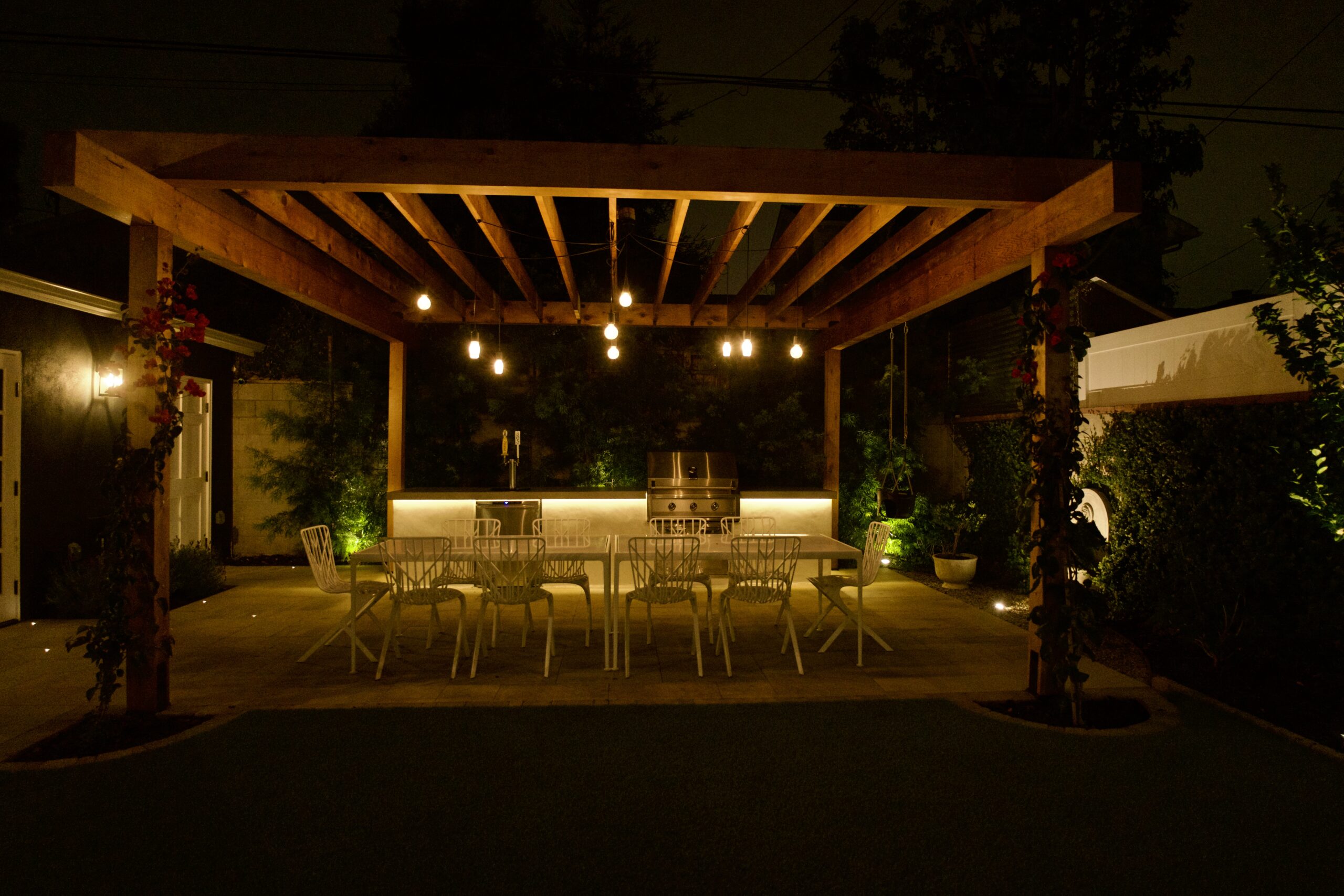 Freestanding pergola structure