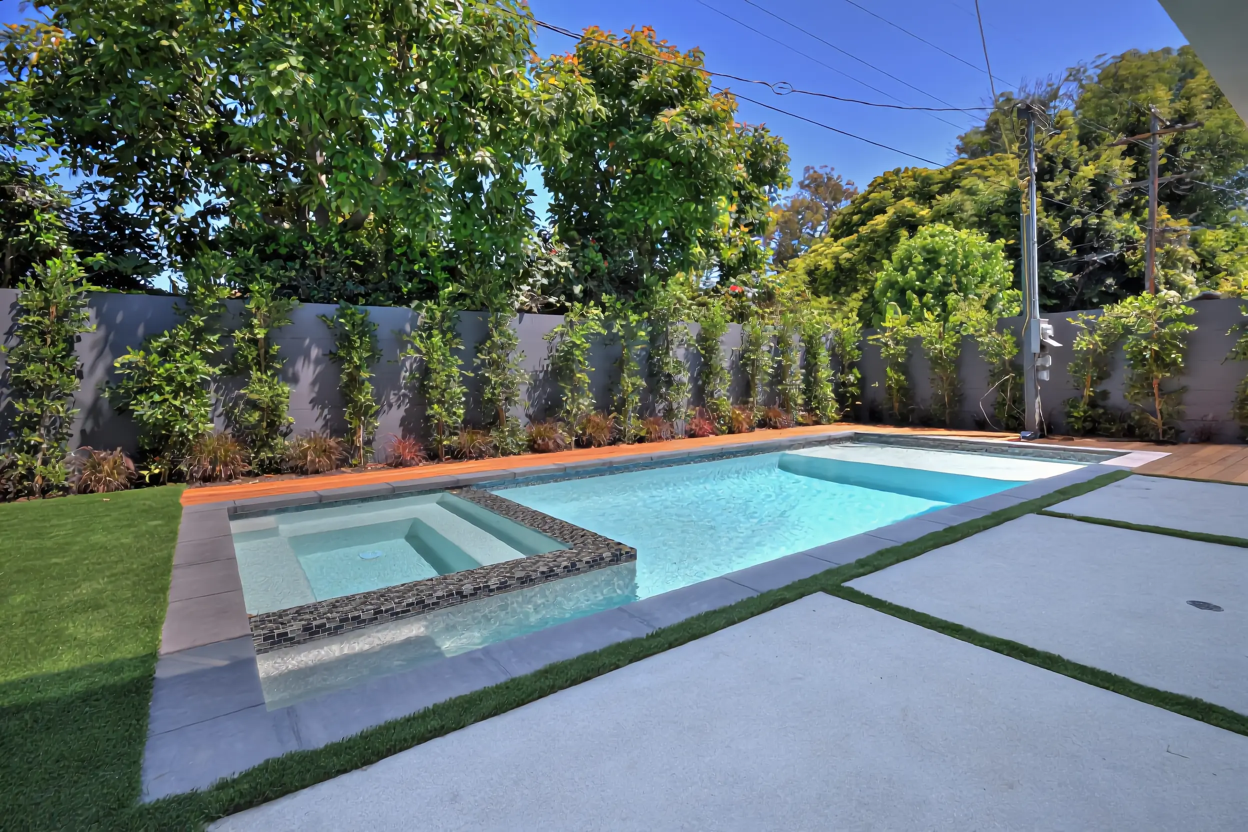 Custom pool builder in Los Angeles