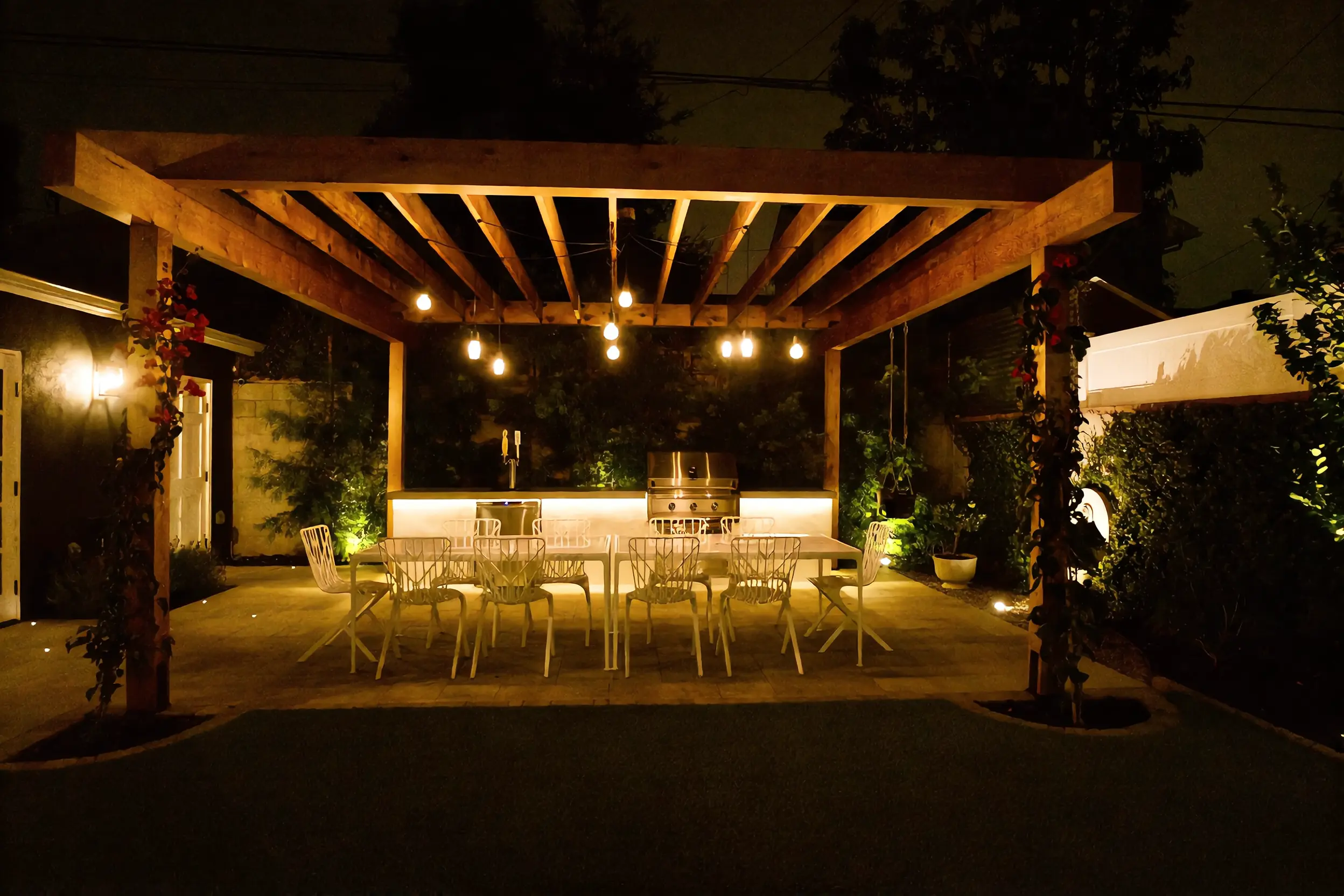 Custom wood pergola in Los Angeles