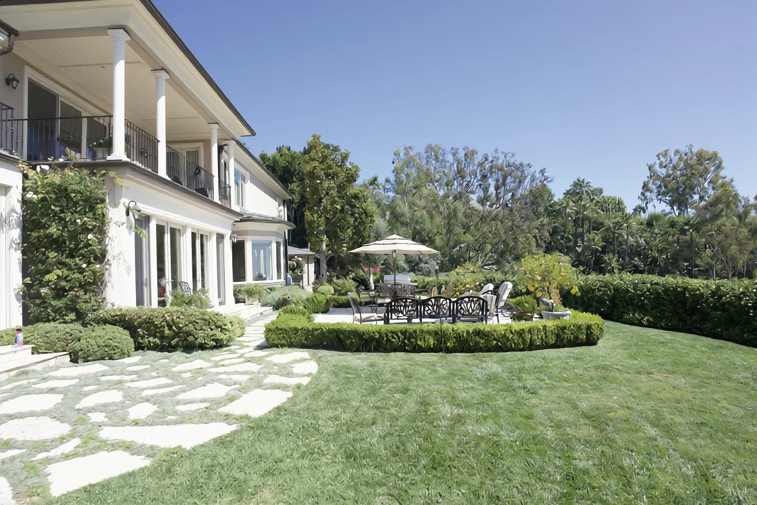 Backyard landscape design in Los Angeles